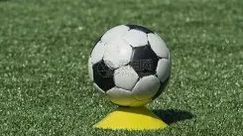 欧冠征程，切尔西客场精英集结！恩佐、詹姆斯领衔，内托遗憾缺席，战意满满一触即发！