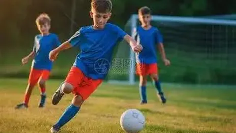 “梦想球场启幕在即！曼市市长展望2035年女足世界杯，曼联新地标将见证辉煌决赛时刻！”