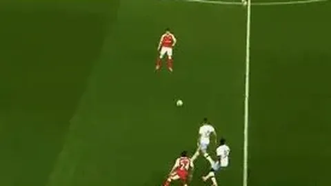 曼联阵容短板凸显！基恩直言板凳席乏力，芒特表现令球迷失望：战术失误如小学生水平？