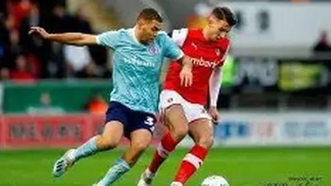 《挑战权威！萨拉赫公开举动引争议，利物浦困境再添新伤》